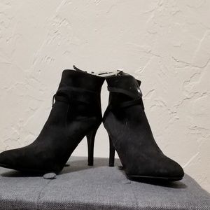 Black heel booties